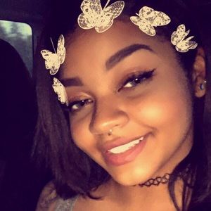 Meet your Posher, Yakeisy